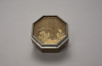 Japan%2C%20unknown%20artist%2C%20%3Cb%3E%3Ci%3E%20Octagonal%20incense%20box%20with%20design%20of%20waves%20and%20rocks%20under%20a%20full%20moon%3C%2Fi%3E%3C%2Fb%3E%2C%2017th%2Fearly%2018th%20century%2C%20lacquered%20wood%20with%20maki-e%20decoration%20and%20metal%20fittings%3B%20custom%20wooden%20box%20and%20cloth%20pouch%2C%20The%20John%20Yeon%20Collection%3B%20Gift%20of%20Richard%20Louis%20Brown%2C%20public%20domain%2C%202012.30.5a-e